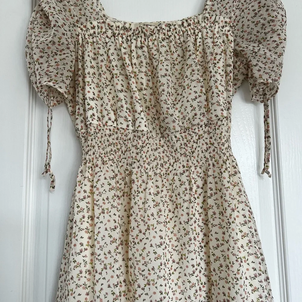 Spring dress - Picture 2 of 4